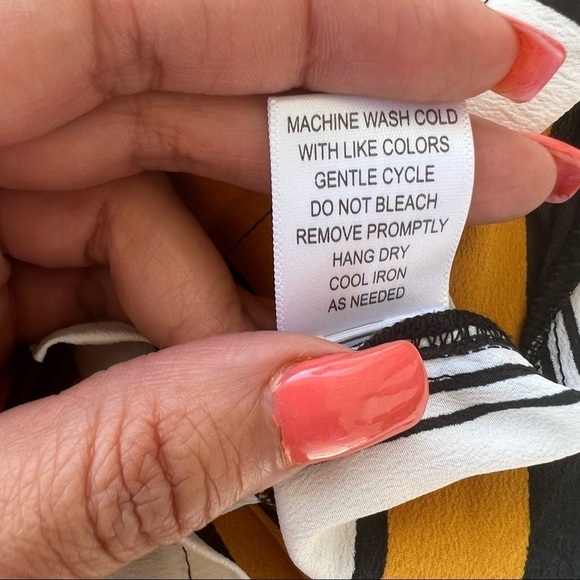 Feathers Shorts jumpsuit romper Size Small - Picture 9 of 12